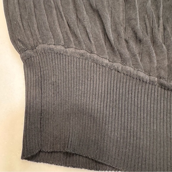 Longchamp Women’s Black Sheer Cap Sleeve Top Size Medium - Picture 9 of 10